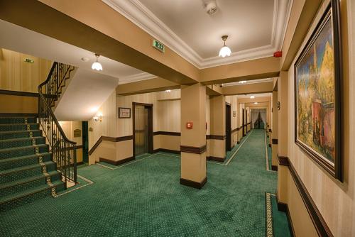 79172425 Magus Hotel