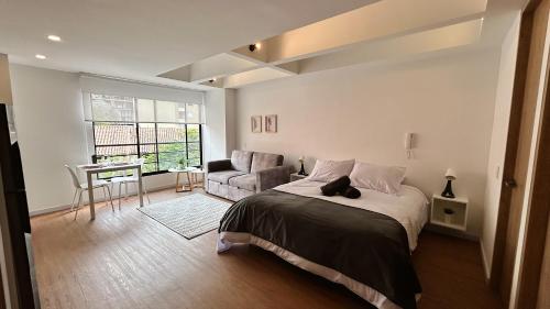 Loft, Bella Suiza, Luz Natural, 2 Baños, Clínica Santa fé