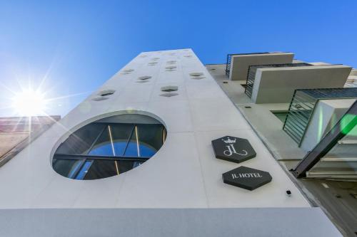 Вхід, JL Hotel in Сент-Джуліанс