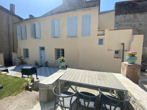 Plein centre 3 pièces au rez de chaussée calme, vue sur le jardin - Location saisonnière - Foix