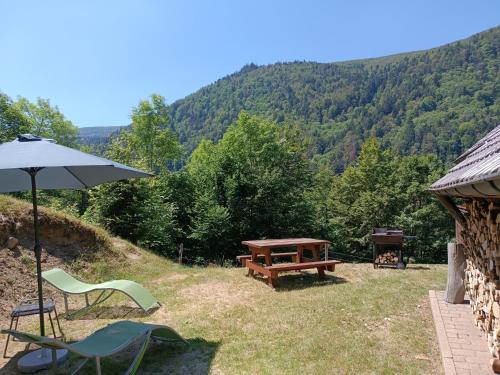 Dārzs, Maison nature et calme - 3 chambres - Vue montagne in Mitlaša