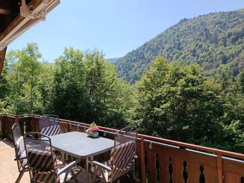 Balkons/terase, Maison nature et calme - 3 chambres - Vue montagne in Mitlaša