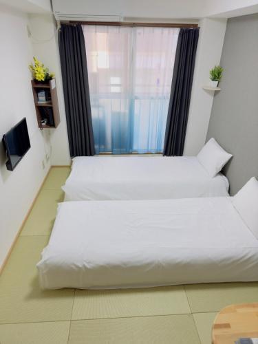 202 Dotonbori River 5 min walk to Dotonbori Kuromon Market Shinsaibashi, Namba Business District Balcony with washing machine 1F free dryer, microwave