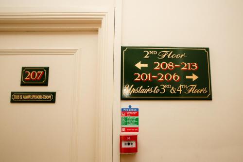 The Oak Hotel - image 9