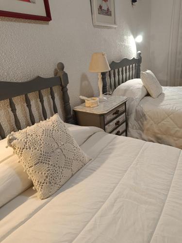 3 twin beds