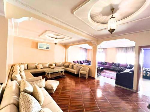 View, 3 BR Spacious and calme 12 min from stadium in El Houda
