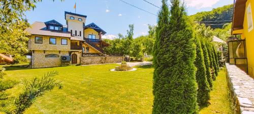 Kert, Kula Bor in Leunovo