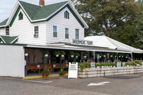 Charming Cottage in The Heart of the North Fork - image 5