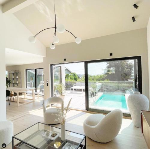 High standard - Pool - Jacuzzi - Close to the city center in Lillesand