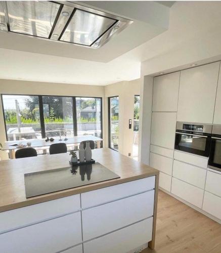 High standard - Pool - Jacuzzi - Close to the city center in Lillesand
