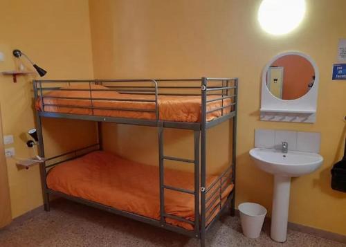 Pisa Train Station Hostel - image 11