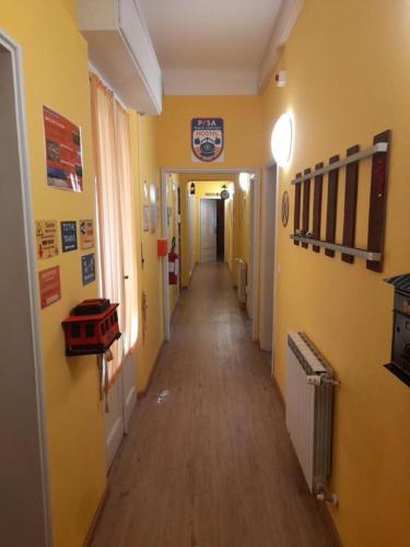 pisa train station hostel in ปิซา
