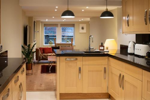 Kitchen, Garden flat in Monton Combe