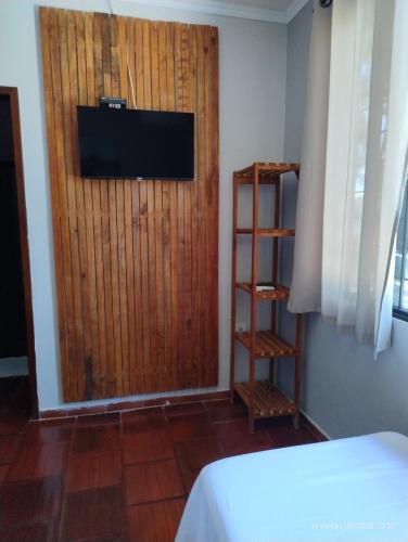 2 twin beds, 1 bunk bed