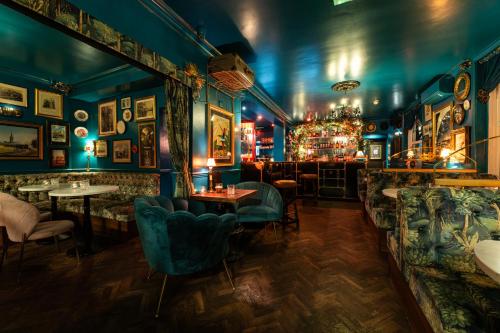 Bar/lounge, Caboose in Salisbury