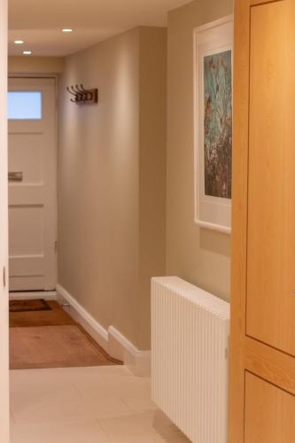 Exterior view, Garden flat in Monton Combe
