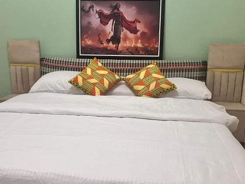 Podium Empire, Lekki