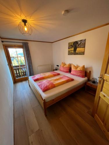 2 bedrooms, 4 beds
