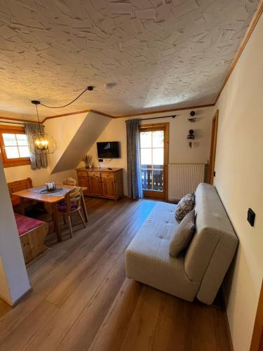 2 bedrooms, 3 beds