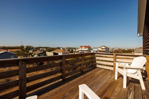 Spacious KDH Getaway with Views Near Beach & Shops - image 4