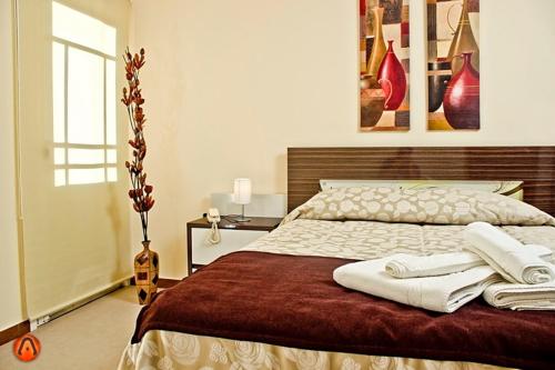 1 double bed, 1 twin bed