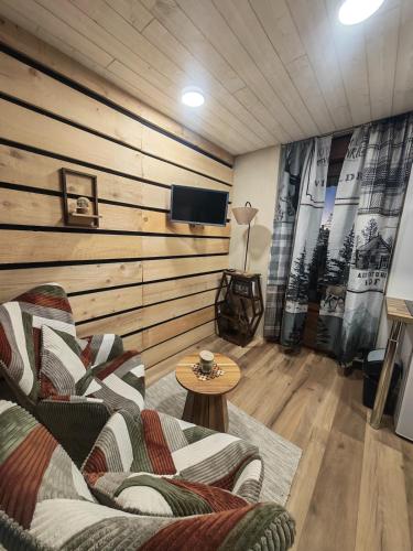 Iekārtas, Studio Stylisé Chalet (Studio Stylise Chalet) in Longevilles-Mont-d'Or