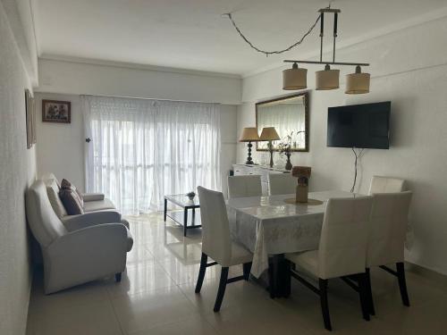 Depto 4 ambientes con Balcón