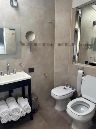 Apartamento hasta 4 personas con jardin parrilla y estacionamiento gratuito Ubicado cerca de la ciudad y a 20 minutos del cerro Catedral - image 2