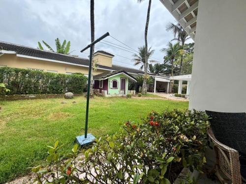 Bela casa em Guarujá à 300 metros da praia - image 3