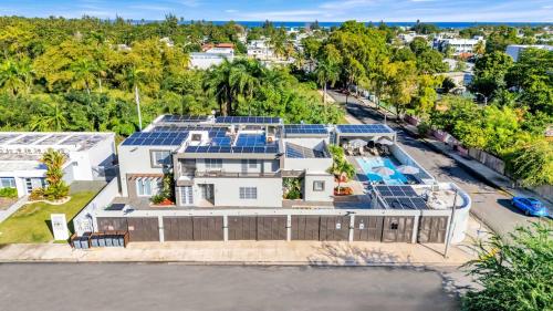 AQUA Ville Moderna - Serene 16BR Coastal Haven Villa with Pool, Dorado