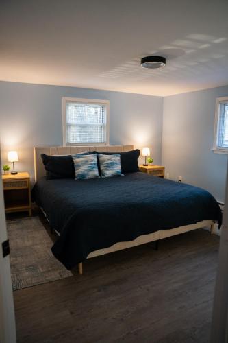 Cozy Pocono Home with a Hot Tub, Fire pit, Games and more! in Albrightsville, USA