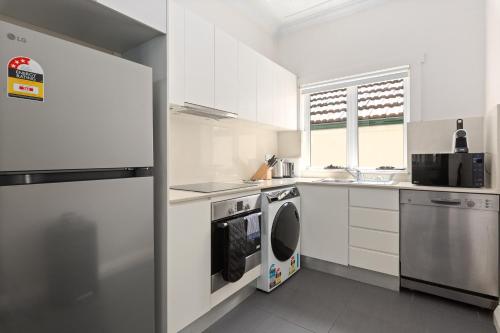 Bright 2-Bed Apartment in Coogee - image 5