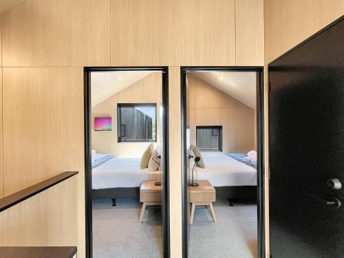 Modern Queenstown Stay on Delaney Loop - image 13