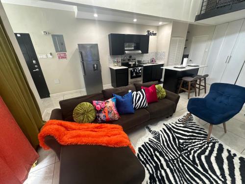 Colorful luxe apartment near the heart of Kingston – khách sạn tại Havendale