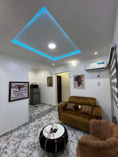 Cee&Tee SM ABK 1BEDROOM -247Electricity - Solar Inverter AC in bedroom in อะเบียวคูระ