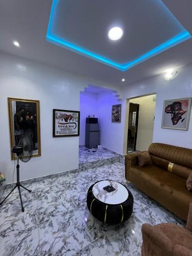 Cee&Tee SM ABK 1BEDROOM -247Electricity - Solar Inverter AC in bedroom in อะเบียวคูระ