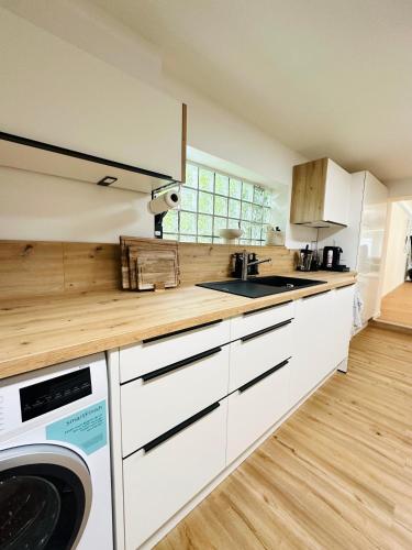 Luxuriose & stilvolle Wohnung mit Spa-Bad, Home-Office & Fitnessbereich in Jockgrim