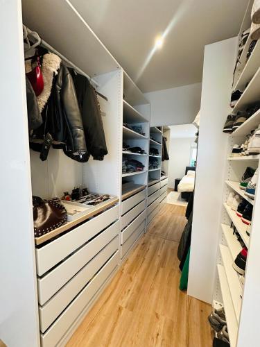 Luxuriose & stilvolle Wohnung mit Spa-Bad, Home-Office & Fitnessbereich in Jockgrim