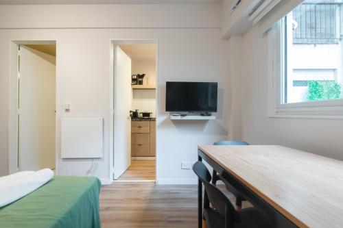 Peron Rent-15 HOSPITAL ITAIANO, MEVATERAPIA- NAVAL- GUEMES in Almagro