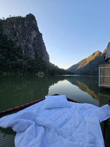 Ou river house resort in Nong Khiaw