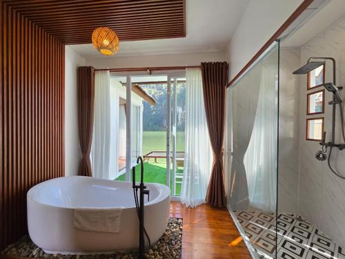 Ou river house resort in Nong Khiaw