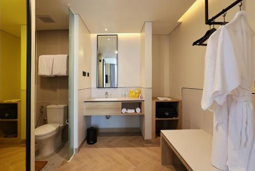 room detail thumbnail 2