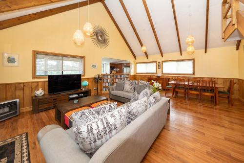 Cascade View - 4 Bedroom House – khách sạn tại Burnt Pine