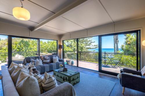 Moana Beach House - Absolute beachfront in Onetangi – khách sạn tại Onetangi