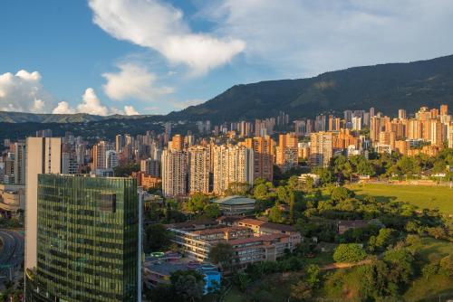 El Poblado 3 BR Family Apt with Breathtaking View