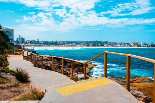 Beach, Bellevue Hill 3BR Escape with Full kitchen in Bellevue Hill