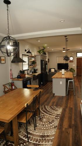 Kitchen, A Cabin in the City with a 5 Star Lush Backyard in Peoplestown