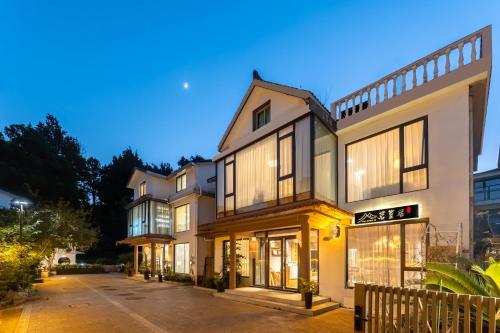 Exterior view of The Tea & Bamboo Retreat A serene homestay offering complimentary bamboo weaving workshops and tea t