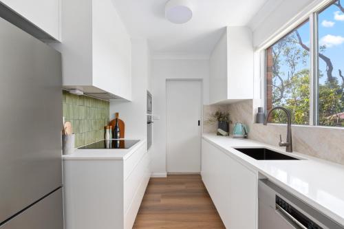 Spacious Apartment Near Cronulla Beach - image 2