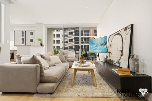 KozyGuru | Rosebery | Resort-Style Living Gem